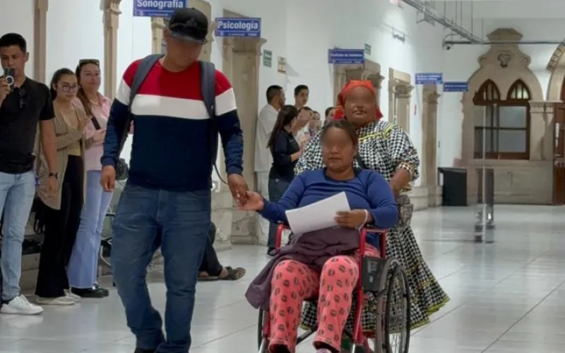 Madre rarámuri dona vida a su hija: Realizan con éxito trasplante renal en el Hospital Central