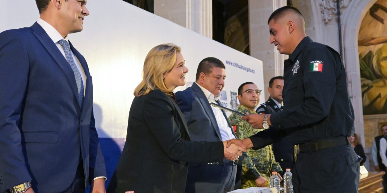 Maru Campos encabeza toma de protesta a 180 elementos de formación inicial de la SSPE