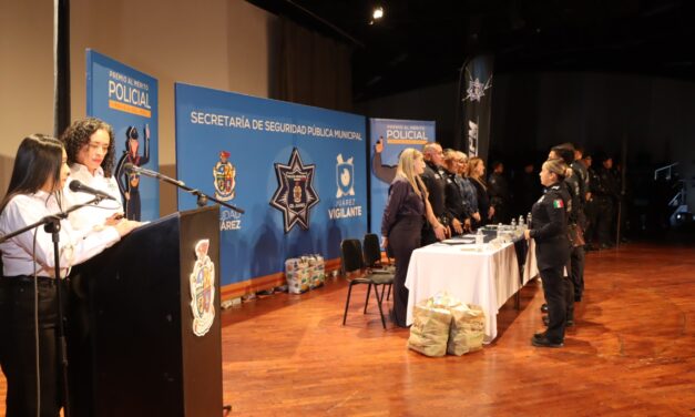 Reconocen a 60 “Policías del Mes” uno por cumplir 25 años de servicio