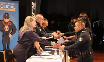 Reconocen a 60 “Policías del Mes” uno por cumplir 25 años de servicio