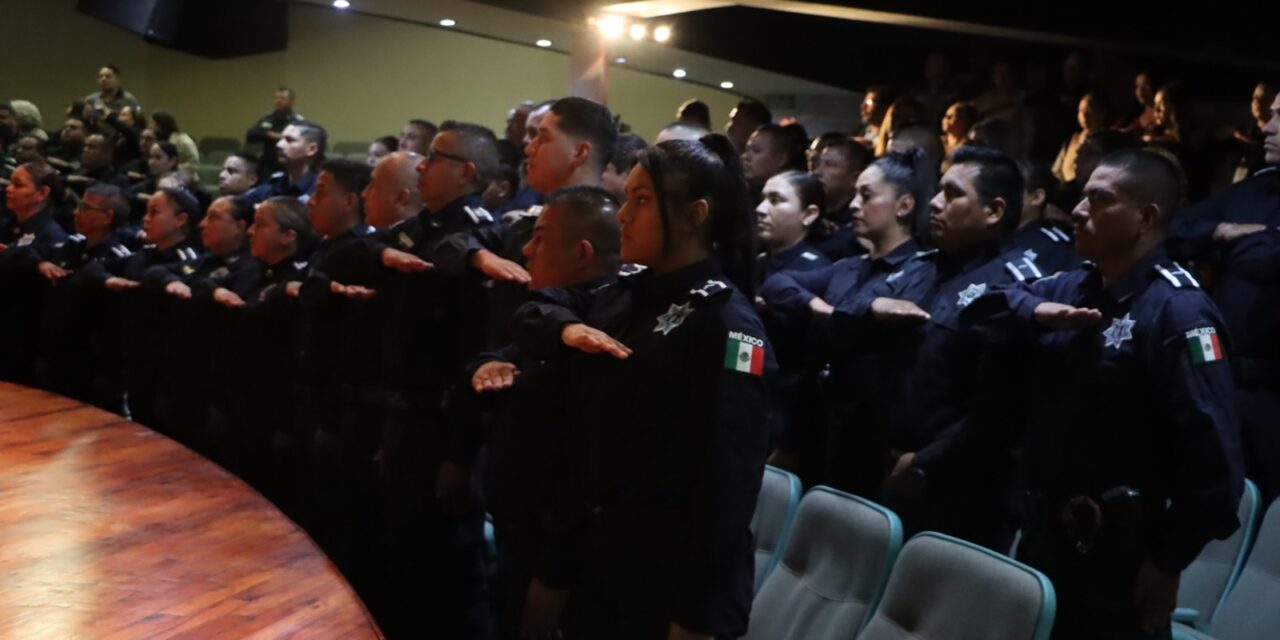Reconocen a 60 “Policías del Mes” uno por cumplir 25 años de servicio