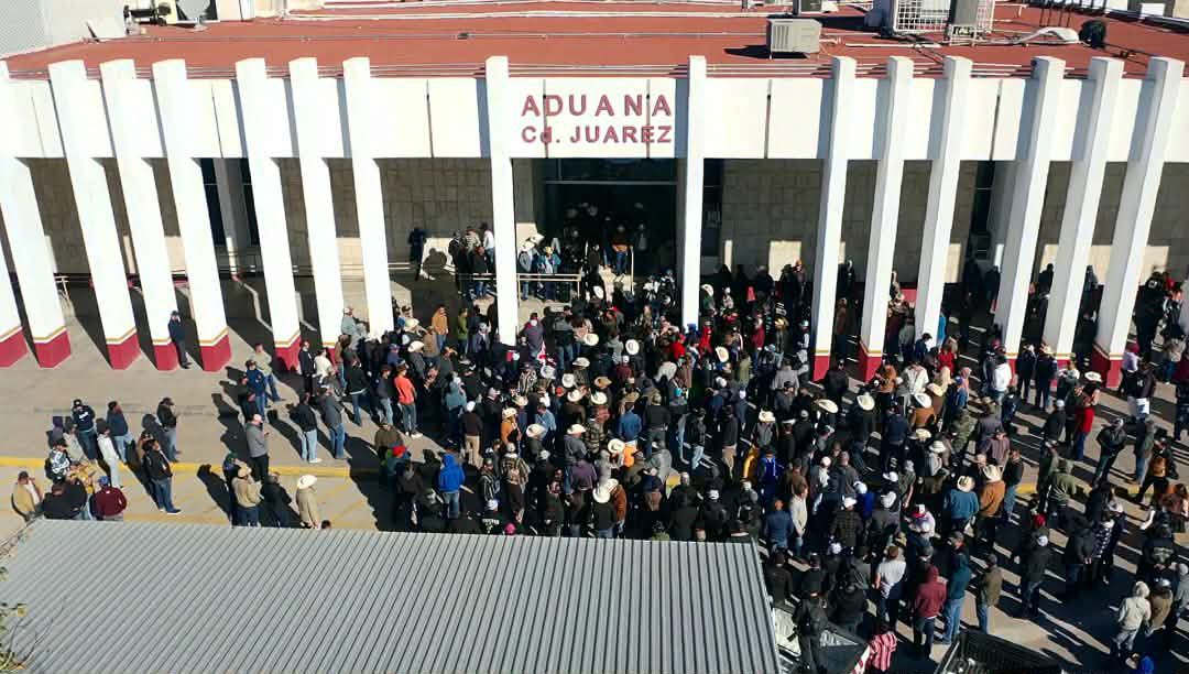 Campesinos, ganaderos y transportistas bloquean carreteras y puentes internacionales
