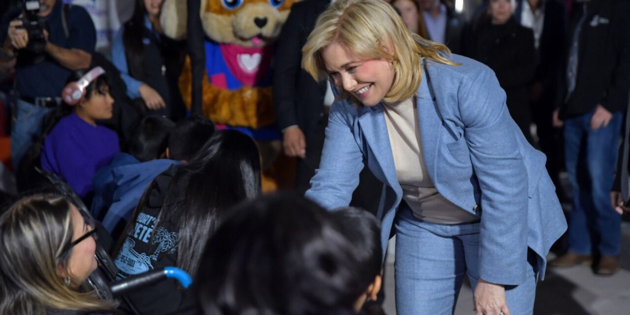 Maru Campos inicia la distribución de más de 15 mil chamarras de la campaña “Juntos contra el Frío”