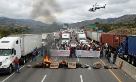 Paro nacional: campesinos y transportistas bloquean carreteras en todo el país