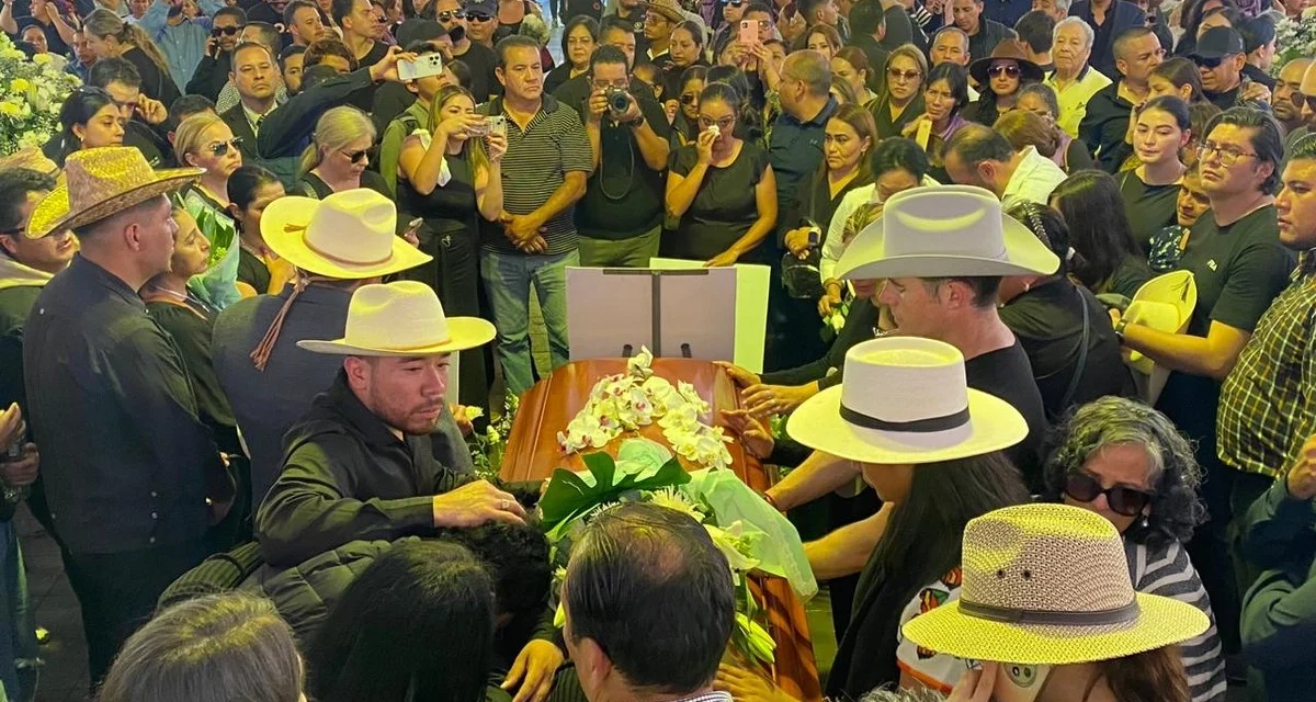 Funeral del alcalde de Uruapan, Carlos Manzo, se convierte en clamor por justicia y seguridad
