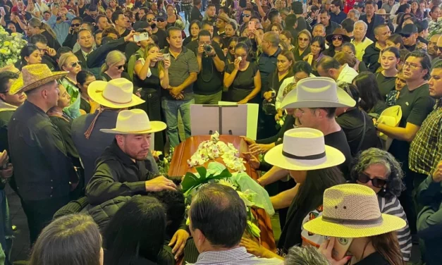 Funeral del alcalde de Uruapan, Carlos Manzo, se convierte en clamor por justicia y seguridad