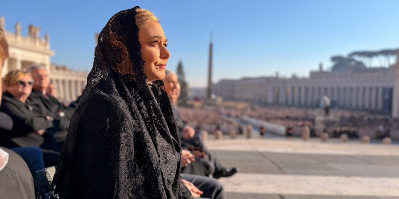 Maru Campos comparte emotivo encuentro con el Papa León XIV en la Plaza de San Pedro