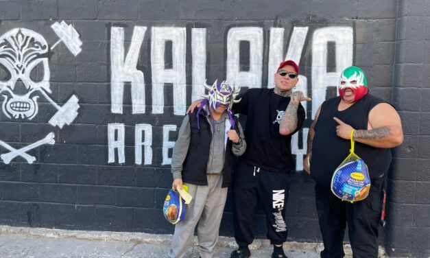 Pagano reparte apoyos y pavos a luchadores juarenses para que nadie se quede sin celebrar en Navidad