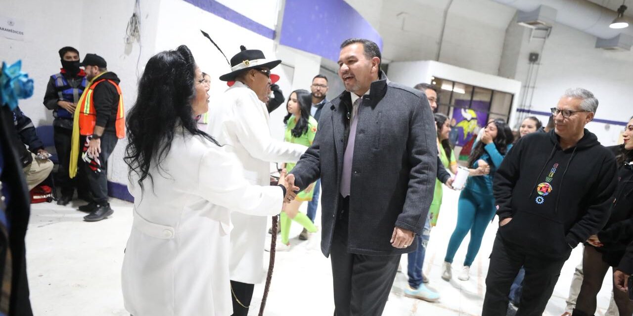 Visita alcalde a voluntarios y organizadores del Cuarto Gran Desfile Internacional Conmemorativo de Ciudad Juárez