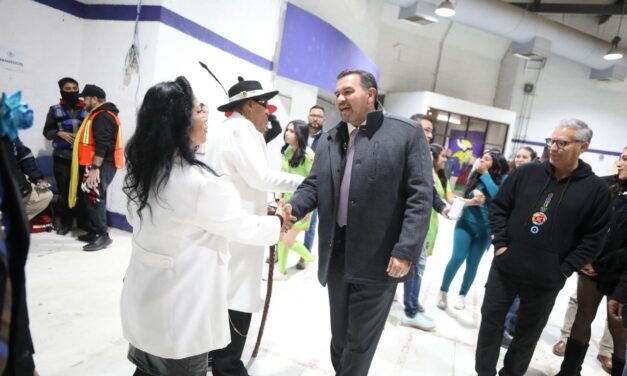 Visita alcalde a voluntarios y organizadores del Cuarto Gran Desfile Internacional Conmemorativo de Ciudad Juárez