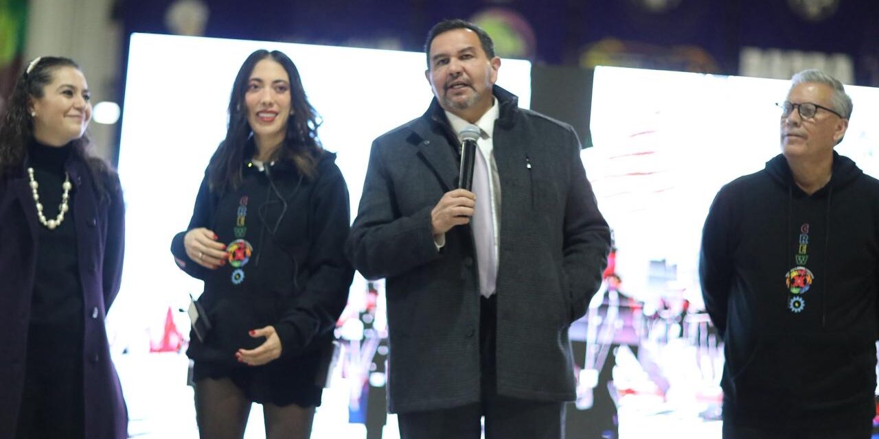 Visita alcalde a voluntarios y organizadores del Cuarto Gran Desfile Internacional Conmemorativo de Ciudad Juárez