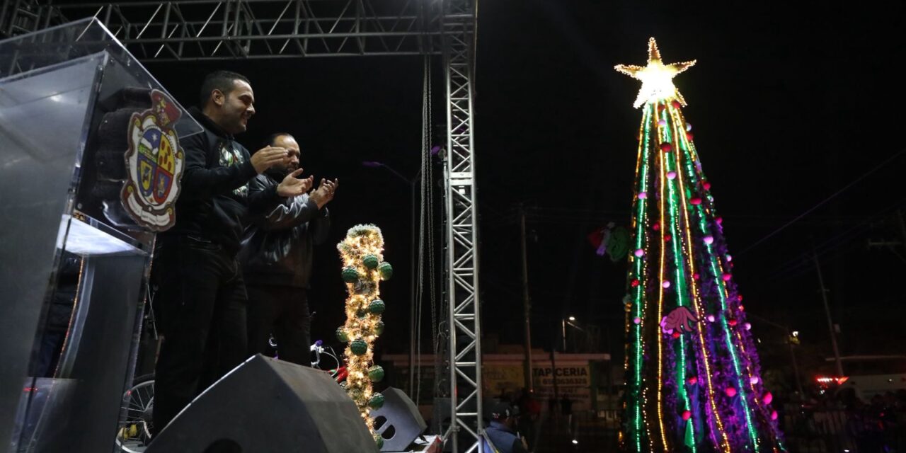 Encienden árbol navideño en Zaragoza