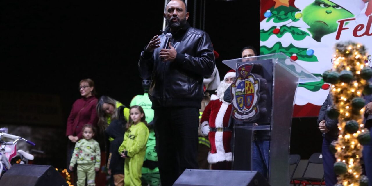 Encienden árbol navideño en Zaragoza
