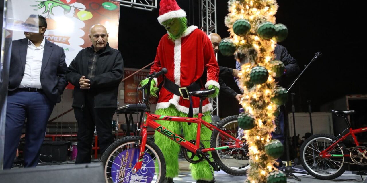 Encienden árbol navideño en Zaragoza