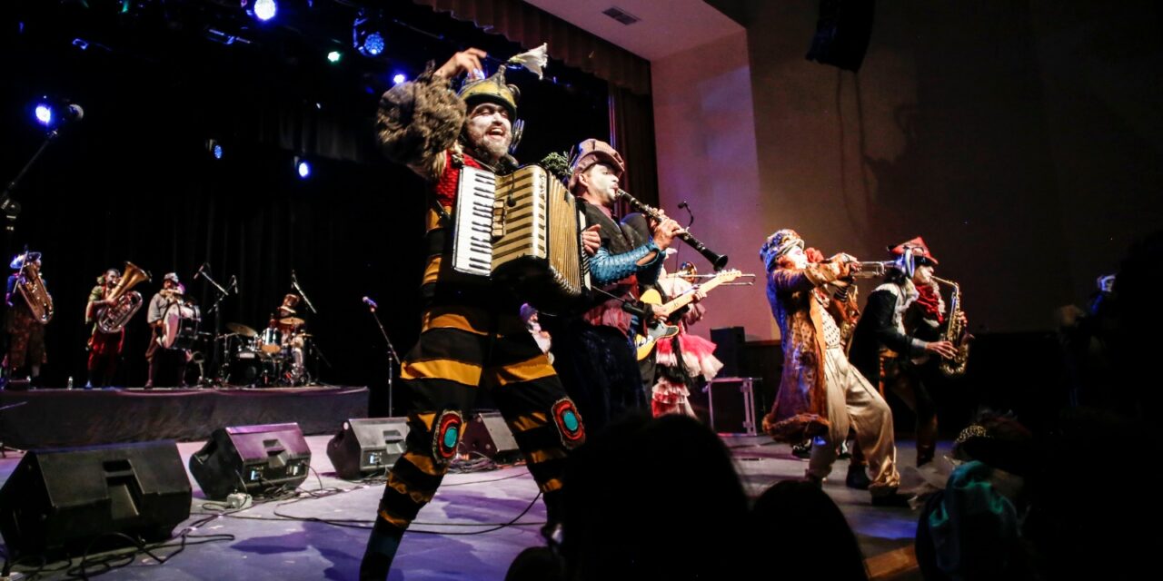 Zaikocirco deslumbra en el Auditorio Benito Juárez con gran participación del público