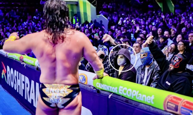 Bad Bunny aparece en la Arena México con máscara de Místico