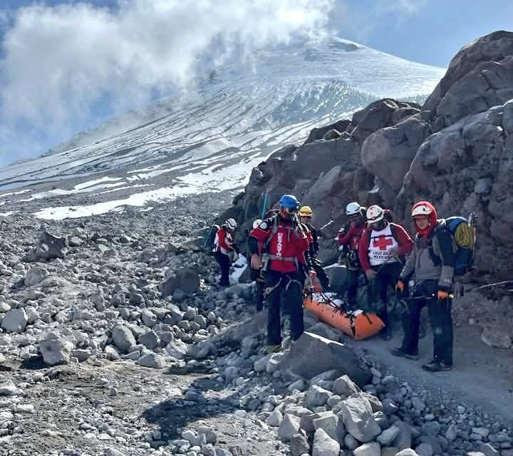 ¡Final feliz en el Pico de Orizaba! Rescatan con vida a 12 alpinistas extraviados en el Citlaltépetl