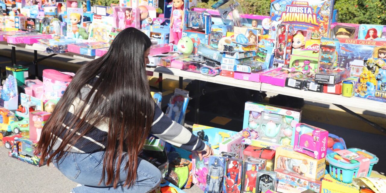 UACJ se llena del espíritu navideño con su tradicional colecta de juguetes