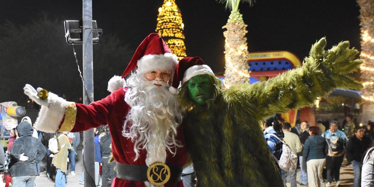 Juarenses celebran el encendido del Árbol de Navidad en el Parque Central