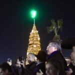 Juarenses celebran el encendido del Árbol de Navidad en el Parque Central