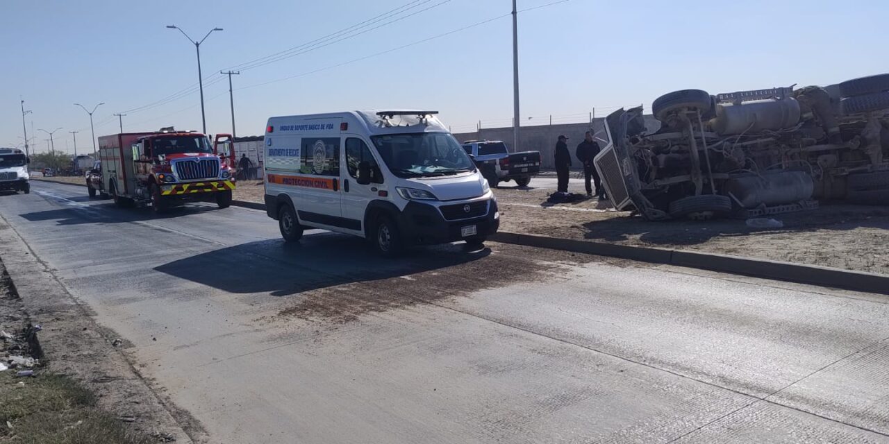 Atiende Protección Civil volcadura de tractocamión en la colonia Toribio Ortega