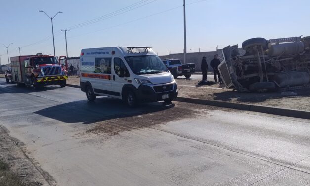 Atiende Protección Civil volcadura de tractocamión en la colonia Toribio Ortega