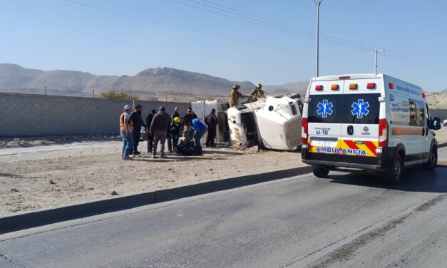Atiende Protección Civil volcadura de tractocamión en la colonia Toribio Ortega