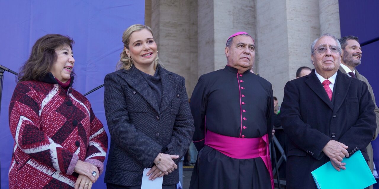 Maru Campos inaugura con nacimiento rarámuri exposición de 100 pesebres en el Vaticano