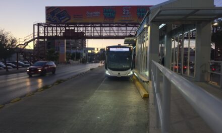 Anuncia JuárezBus desvíos en las líneas BRT-2 y BRT-3 por Caravana Navideña