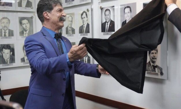 CANACO SERVyTUR Juárez devela galería de expresidentes y rinde homenaje a líderes que marcaron su historia