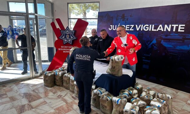 CANACO entrega despensas a policías municipales como parte del programa “Policía Digno”