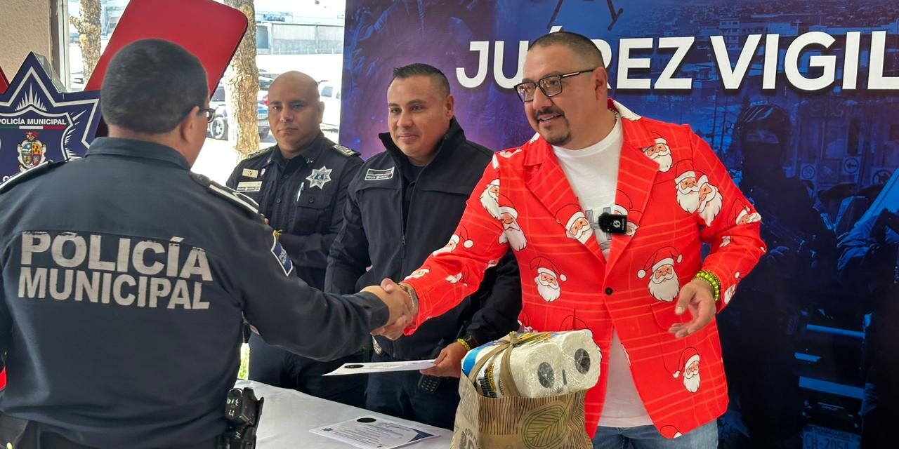 CANACO entrega despensas a policías municipales como parte del programa “Policía Digno”