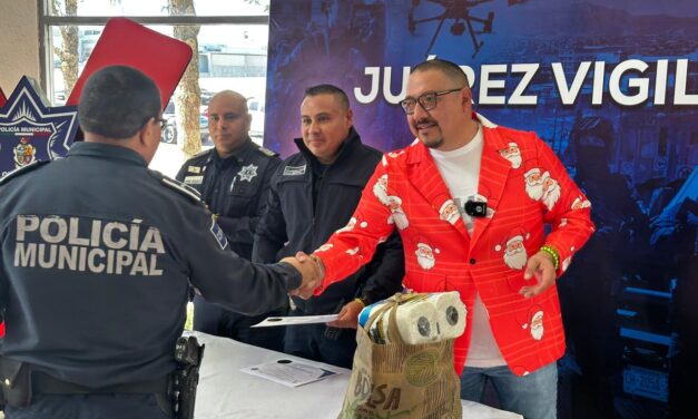 CANACO entrega despensas a policías municipales como parte del programa “Policía Digno”
