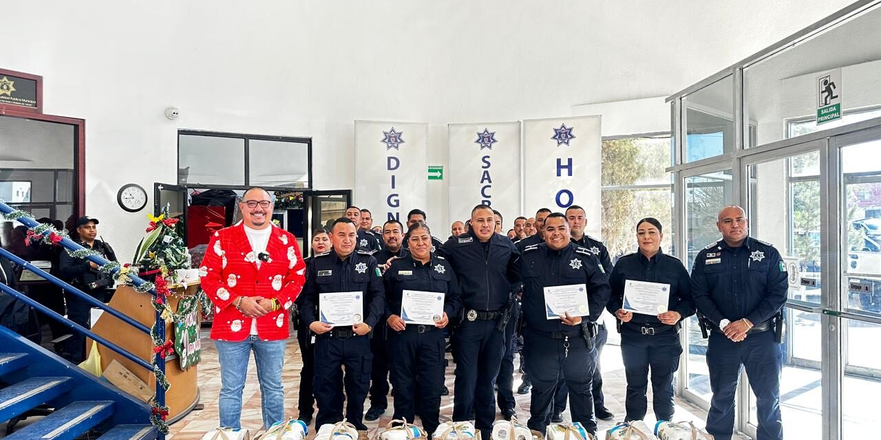 CANACO entrega despensas a policías municipales como parte del programa “Policía Digno”