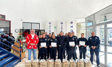 CANACO entrega despensas a policías municipales como parte del programa “Policía Digno”