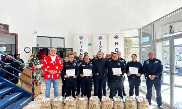 CANACO entrega despensas a policías municipales como parte del programa “Policía Digno”