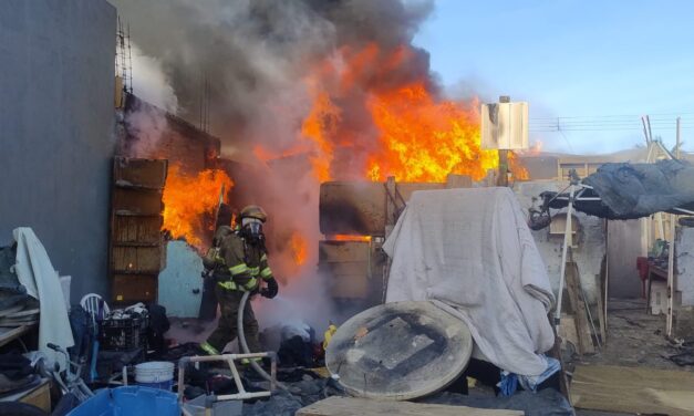 Controlan bomberos incendio en vivienda de la colonia Revolución Mexicana