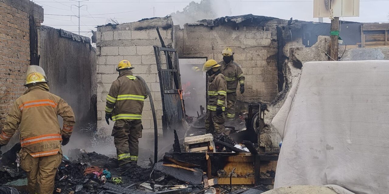 Controlan bomberos incendio en vivienda de la colonia Revolución Mexicana