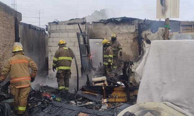 Controlan bomberos incendio en vivienda de la colonia Revolución Mexicana