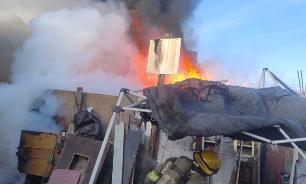 Controlan bomberos incendio en vivienda de la colonia Revolución Mexicana