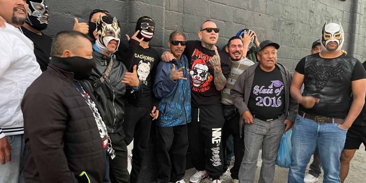 Pagano reparte apoyos y pavos a luchadores juarenses para que nadie se quede sin celebrar en Navidad