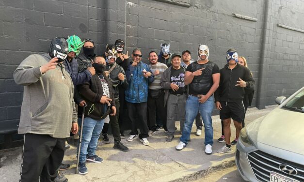 Pagano reparte apoyos y pavos a luchadores juarenses para que nadie se quede sin celebrar en Navidad