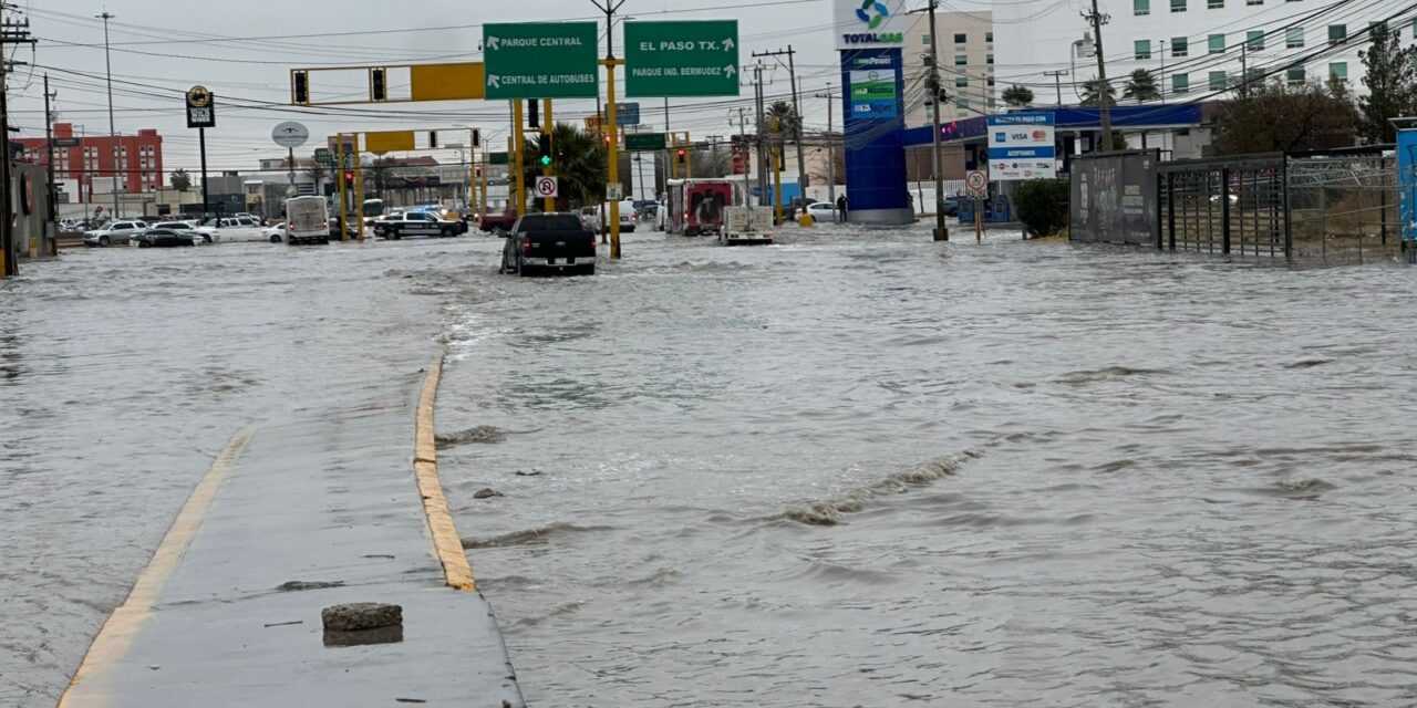 Lluvias provocan inundaciones y cierres viales en distintos puntos de Ciudad Juárez