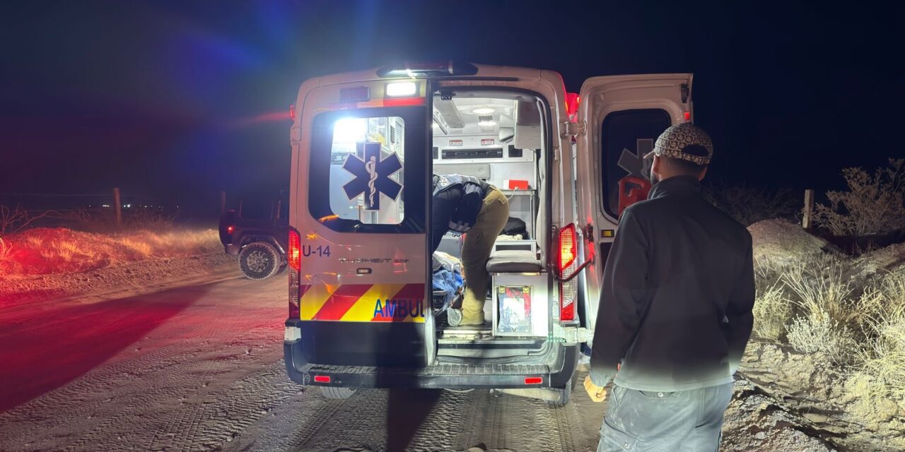 Protección Civil atiende volcadura vehicular en Los Arenales