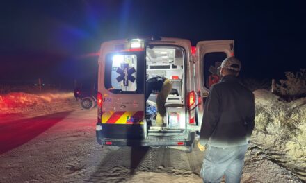 Protección Civil atiende volcadura vehicular en Los Arenales