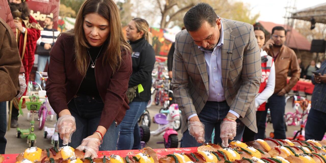 Parten megarosca de Reyes Magos en el parque DIF