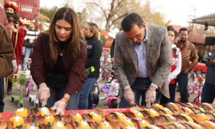 Parten megarosca de Reyes Magos en el parque DIF