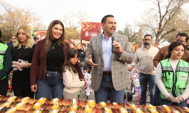 Parten megarosca de Reyes Magos en el parque DIF