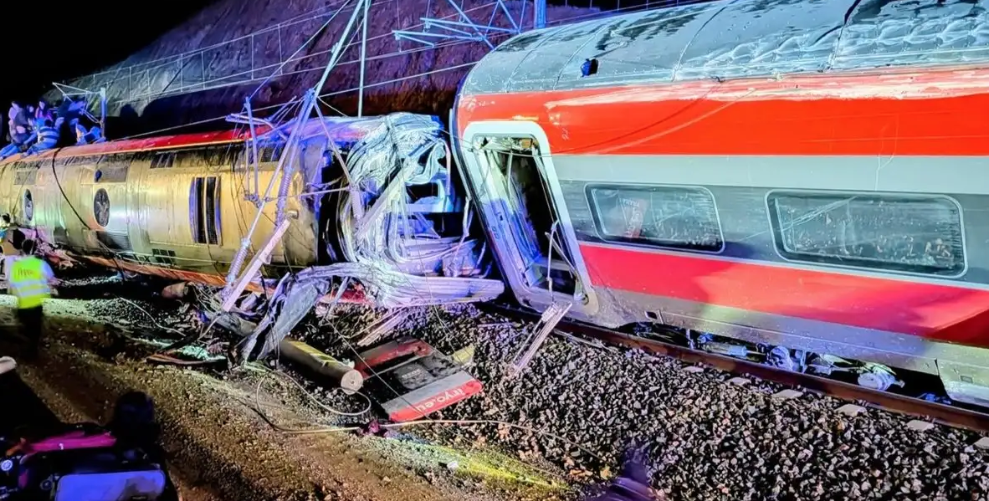 Accidente ferroviario en España deja al menos 21 muertos y más de 100 heridos