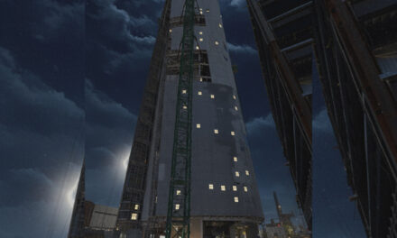 ¿Batiseñal en Juárez? Cruz Pérez Cuéllar cuestiona si la Torre Centinela combate el crimen… o llama superhéroes